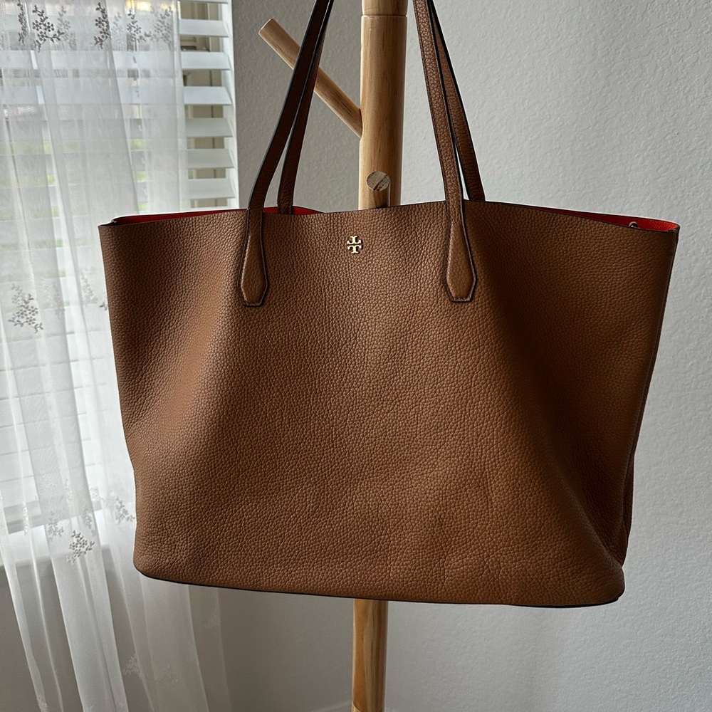 Beautiful orange tory burch tote bag

Great for school as a diaper bag